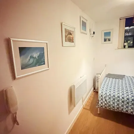 Quick Stop Double Bed Flat - Center *