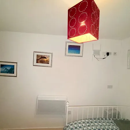 Quick Stop Double Bed Flat - Center