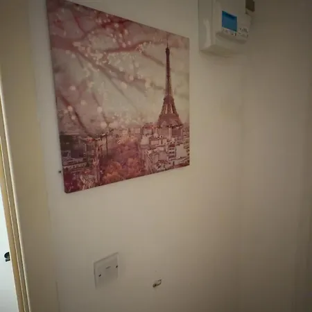 Quick Stop Double Bed Flat - Center